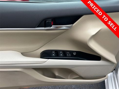 Used 2019 Toyota Camry XLE image 26