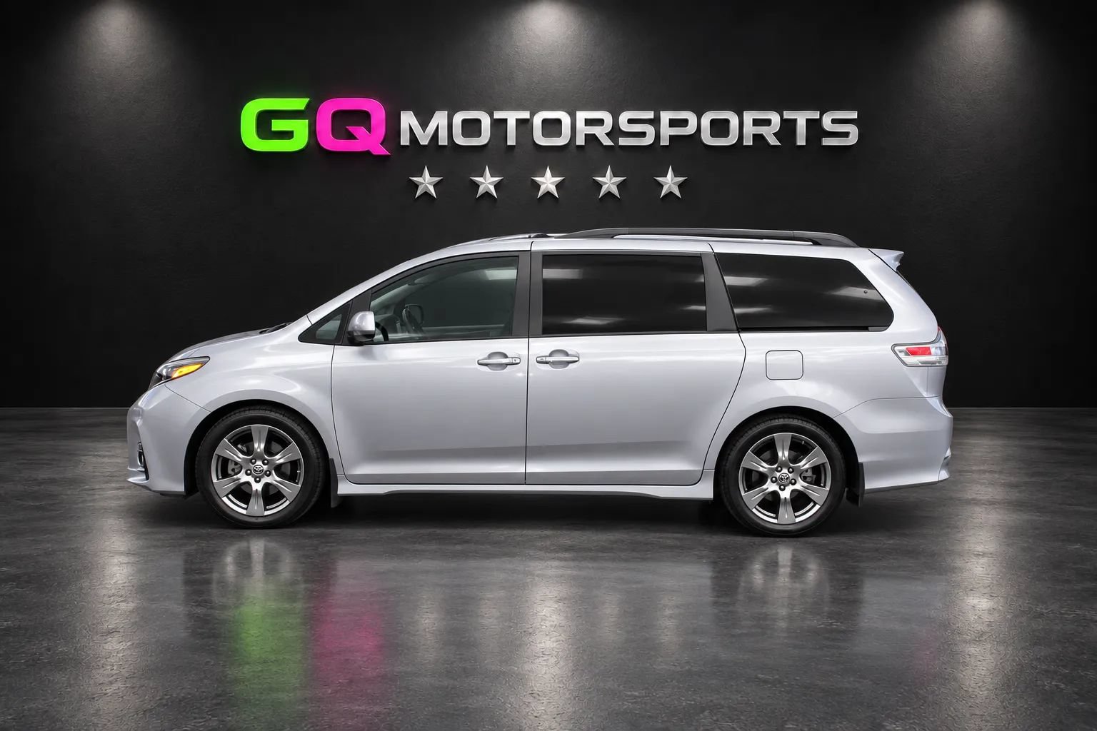 Used 2018 Toyota Sienna SE w/ SE Preferred Package FWD image 5