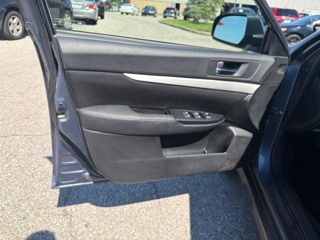 Used 2013 Subaru Outback 2.5i AWD/4WD image 16