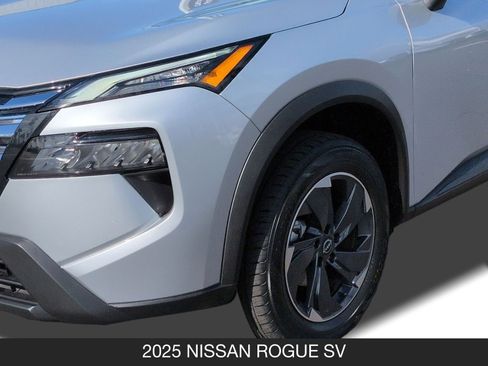 Certified 2025 Nissan Rogue SV image 10