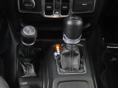 Used 2024 Jeep Wrangler Unlimited Sport AWD/4WD image 9