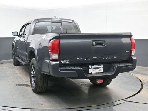 Used 2016 Toyota Tacoma TRD Sport AWD/4WD image 12