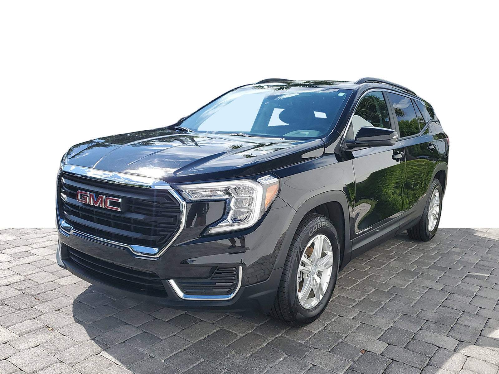 Used 2024 GMC Terrain SLE w/ Driver Convenience Package FWD image 3