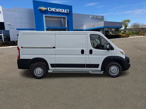 Used 2025 RAM ProMaster 2500 w/ U-Haul Equipment Group FWD image 27