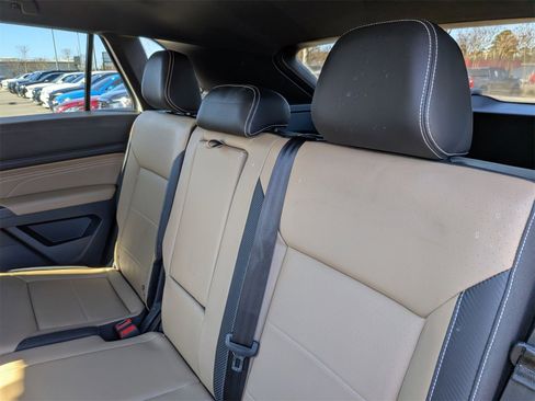 Used 2022 Volkswagen Atlas Cross Sport SE image 30