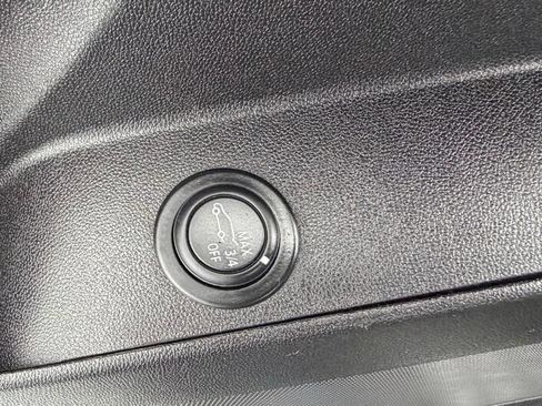 Used 2021 Chevrolet Equinox LT image 31