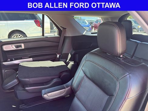 Used 2023 Ford Explorer Limited w/ Limited Technology Package AWD/4WD image 11