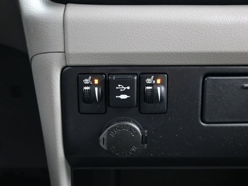 Used 2020 Toyota Sienna XLE w/ XLE Navigation Package AWD/4WD image 23