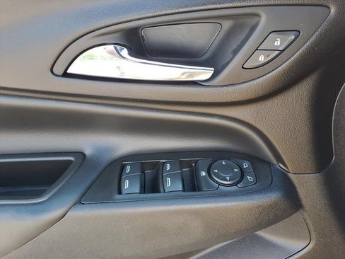 Used 2023 Chevrolet Equinox LT w/ Driver Convenience Package FWD image 19
