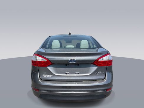 Used 2014 Ford Fiesta SE FWD image 4