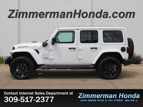 Used 2022 Jeep Wrangler Unlimited Sahara w/ Cold Weather Group AWD/4WD image 23