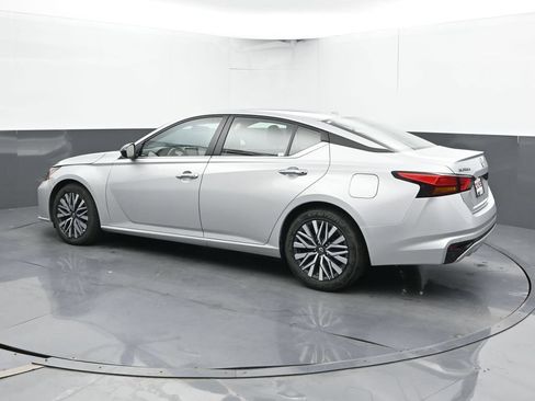 Used 2024 Nissan Altima 2.5 SV FWD image 10