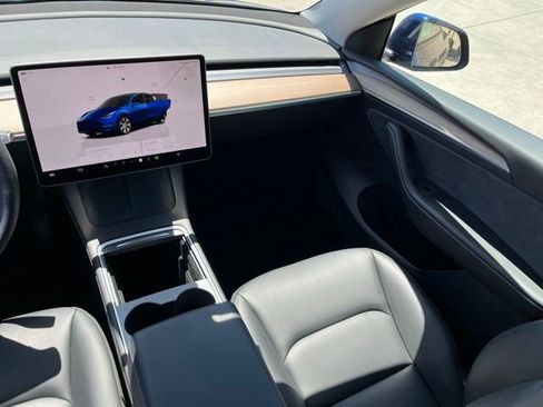 Used 2023 Tesla Model Y AWD image 10