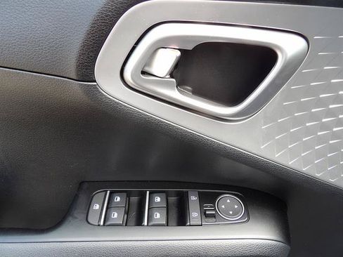 Used 2023 Kia Soul LX FWD image 12