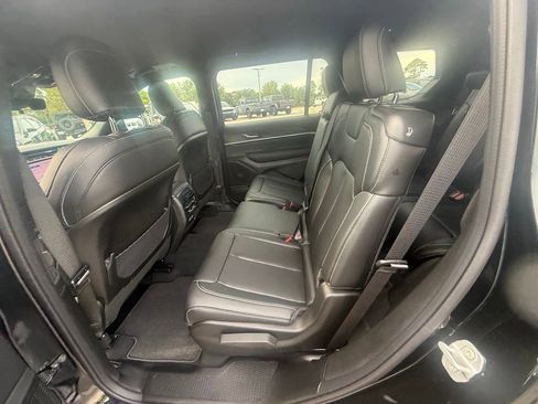 New 2025 Jeep Grand Cherokee L Limited image 39