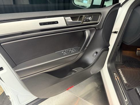 Used 2014 Volkswagen Touareg VR6 image 20