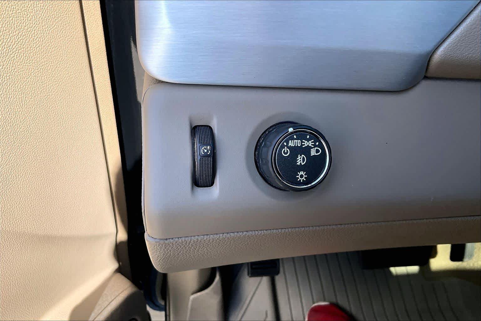 Used 2020 GMC Yukon SLT w/ Premium Edition RWD image 15