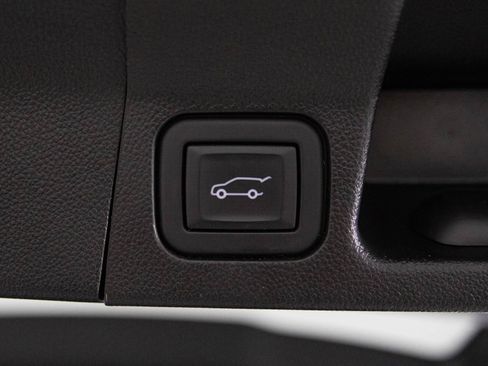 Certified 2023 GMC Acadia SLE w/ Driver Convenience Package image 40