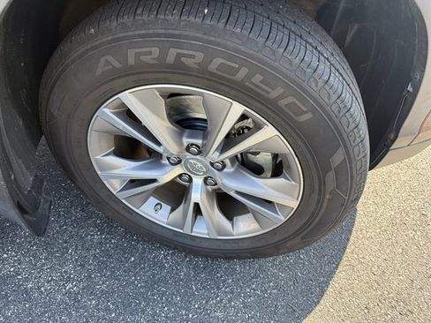 Used 2014 Toyota Highlander XLE AWD/4WD image 6