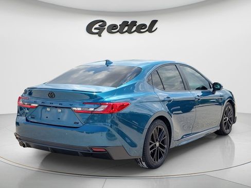 Used 2025 Toyota Camry SE w/ Convenience Package FWD image 5