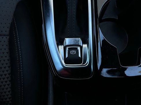 Used 2025 Chevrolet Trax LT image 21