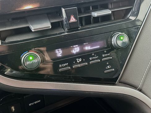 Used 2021 Toyota Camry SE image 23