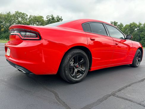 Used 2021 Dodge Charger SXT w/ Leather Interior Group RWD image 5