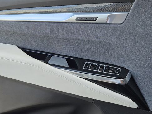 Certified 2025 Cadillac Escalade ESV V AWD/4WD image 29