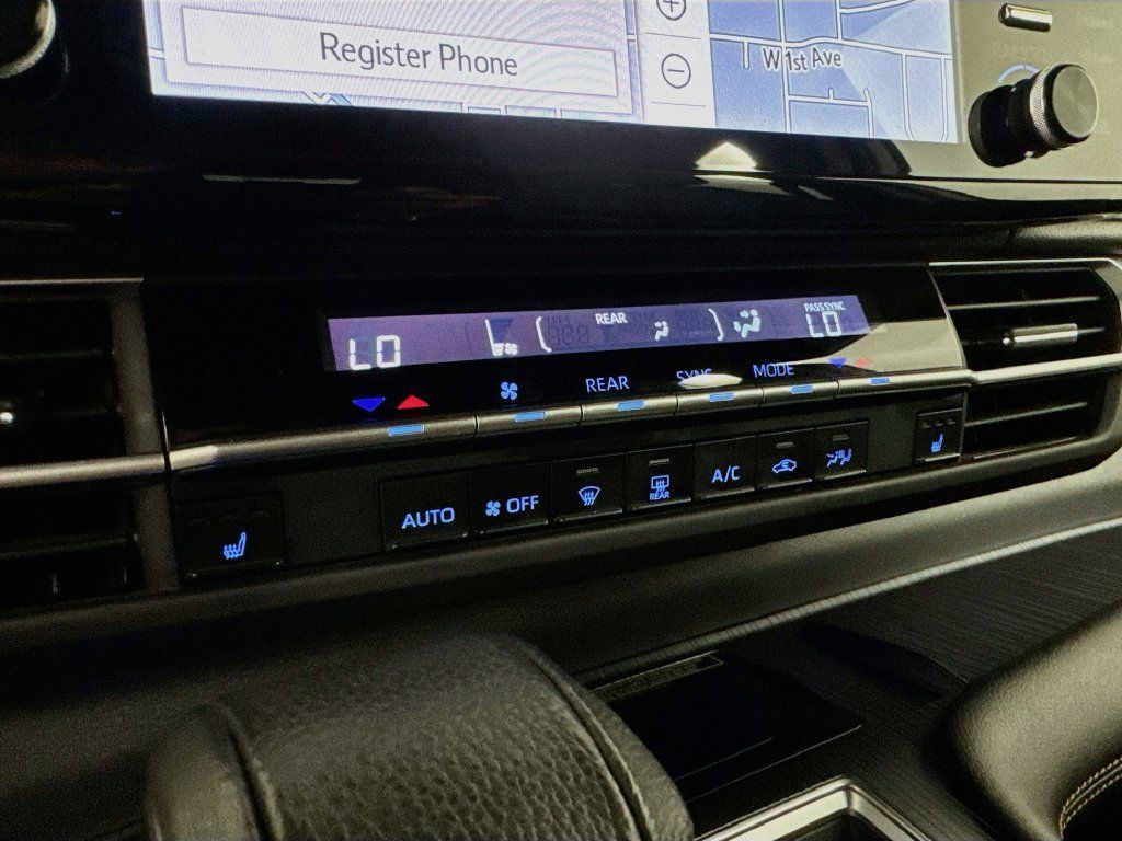 Used 2022 Toyota Sienna XLE Woodland Edition AWD/4WD image 18