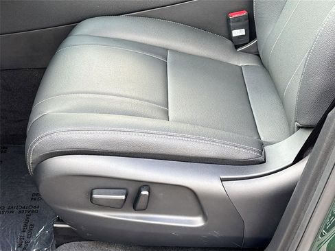 New 2025 VinFast VF 8 Eco image 19