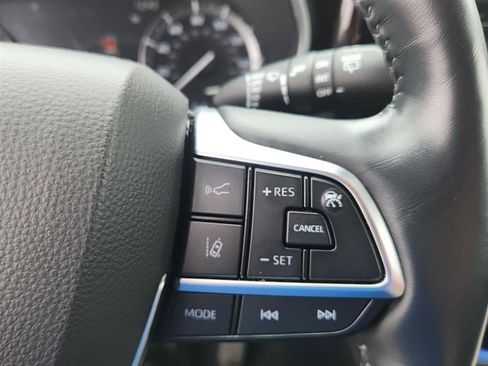 Used 2021 Toyota Highlander Limited image 16