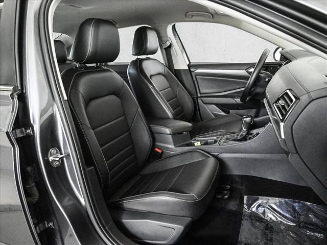 Used 2024 Volkswagen Jetta SE FWD image 21