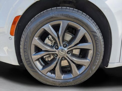 Used 2019 Chrysler Pacifica Touring Plus w/ Advanced Safetytec Group image 41