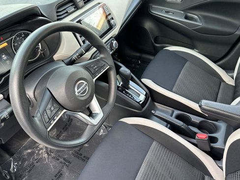 Used 2022 Nissan Versa SV w/ Trunk Package image 9