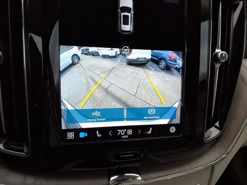 Certified 2023 Volvo XC60 B5 Plus w/ Protection Package Premier image 22