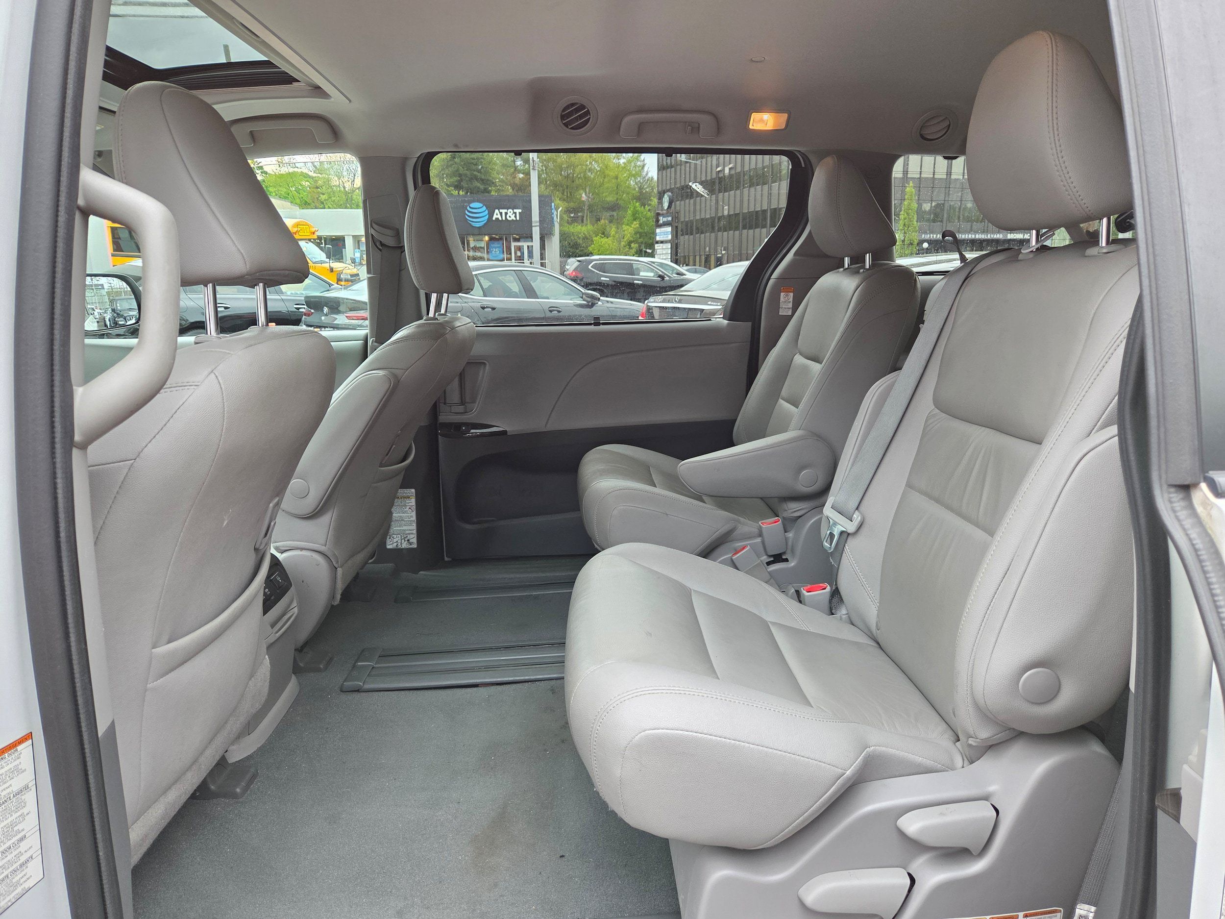 Used 2020 Toyota Sienna XLE FWD image 22