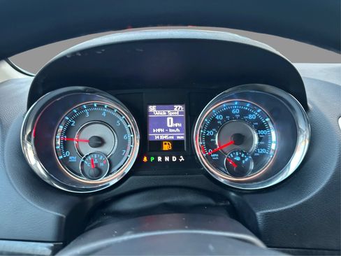 Used 2015 Chrysler Town & Country Limited Platinum FWD image 17