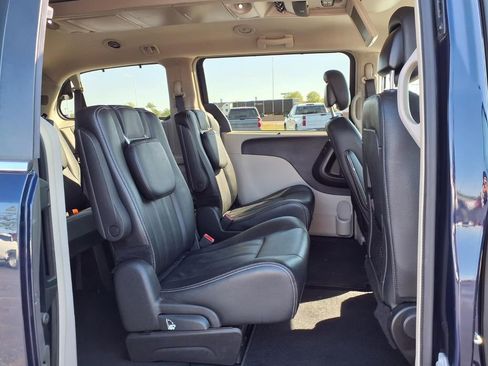 Used 2016 Chrysler Town & Country Touring w/ Driver Convenience Group FWD image 25