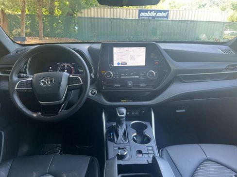 Used 2025 Toyota Highlander XSE AWD/4WD image 35