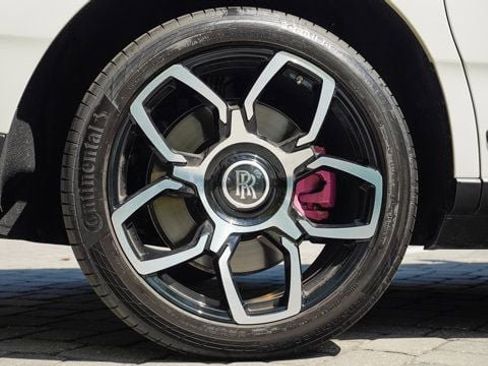 Used 2024 Rolls-Royce Cullinan image 16