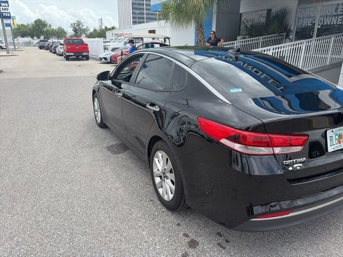Used 2018 Kia Optima LX w/ 17" Alloy Wheels Package FWD image 6