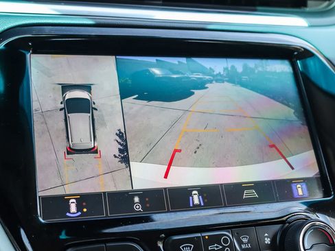 Used 2020 Chevrolet Bolt Premier w/ Infotainment Package FWD image 24