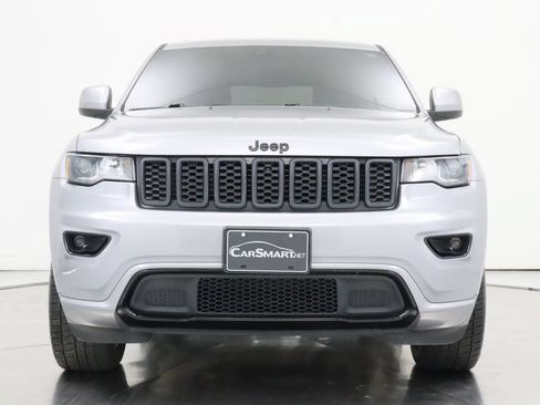 Used 2020 Jeep Grand Cherokee Altitude RWD image 8