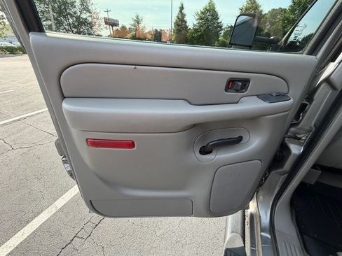 Used 2006 Chevrolet Silverado 2500 LT w/ Heavy-Duty Power Package AWD/4WD image 18