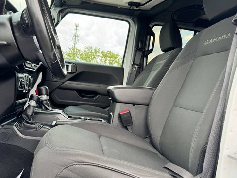 Used 2021 Jeep Wrangler Unlimited Sahara w/ Uconnect 4C Nav & Sound Group AWD/4WD image 19