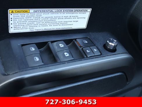 Used 2017 Toyota Tacoma TRD Off-Road AWD/4WD image 15