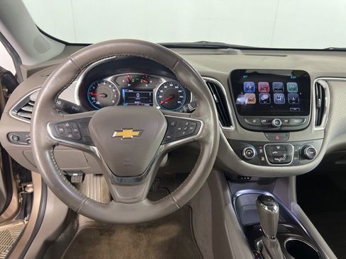 Used 2018 Chevrolet Malibu LT image 13