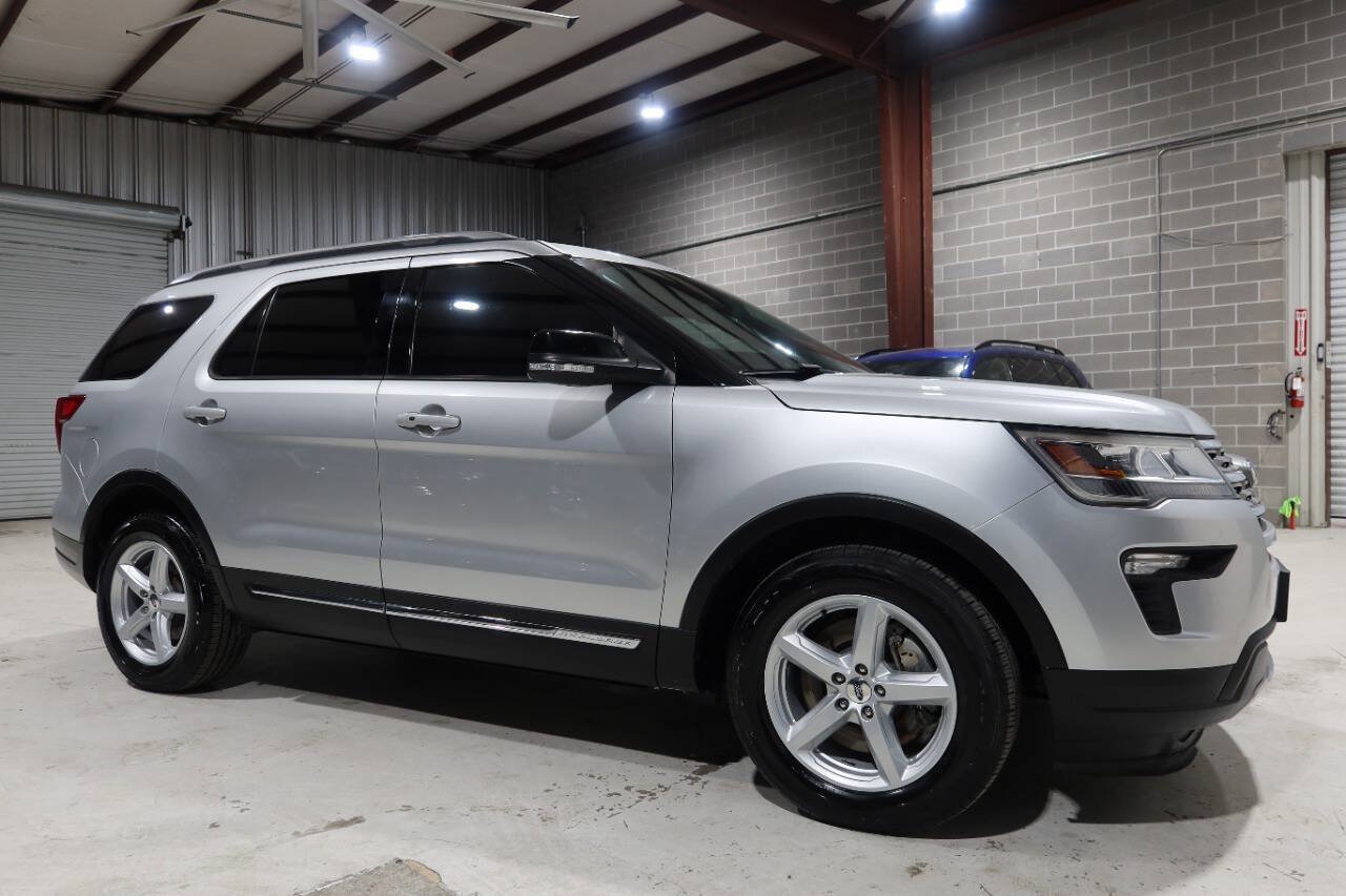 Used 2018 Ford Explorer XLT w/ Equipment Group 201A FWD image 7
