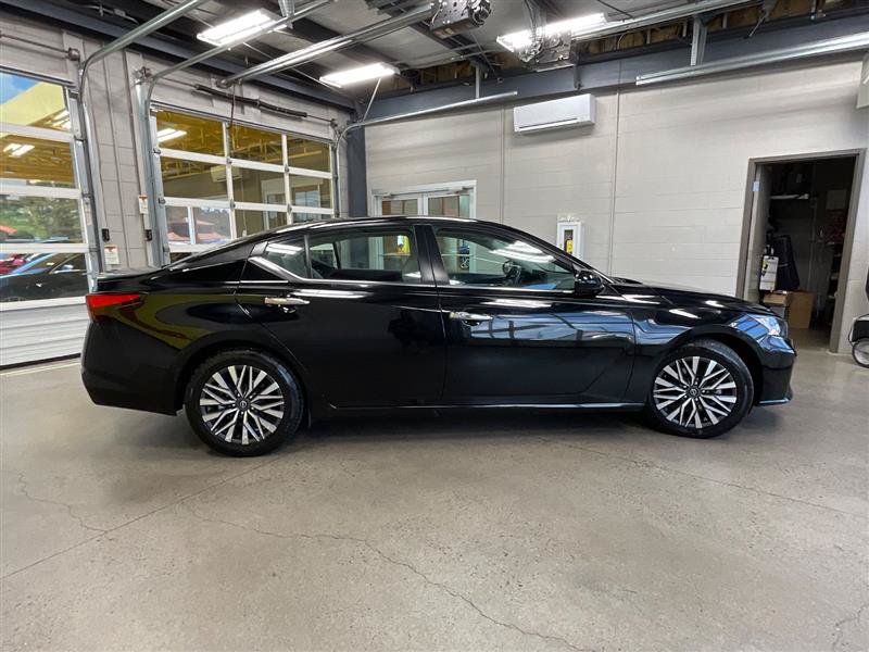 Used 2023 Nissan Altima 2.5 SV w/ SV Premium Package FWD image 6