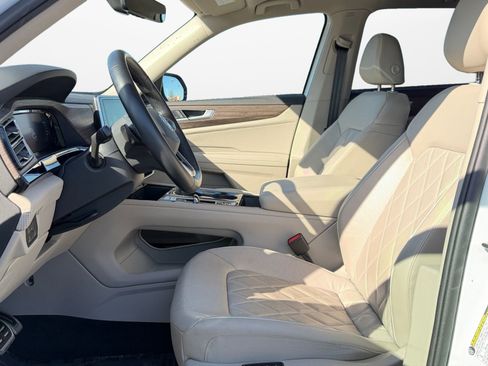 Used 2024 Volkswagen Atlas SEL Premium R-Line image 9